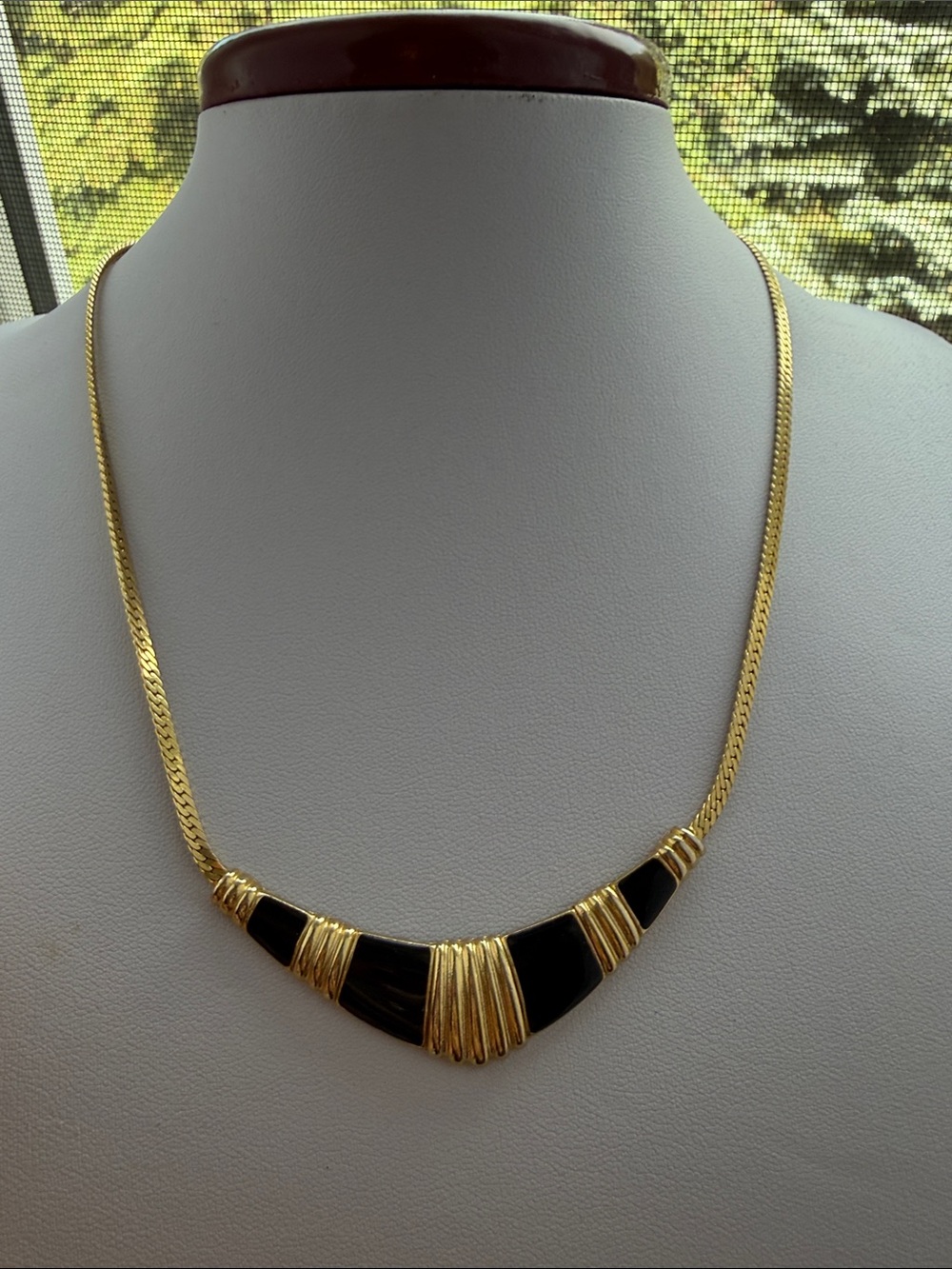 Vintage Black & Gold Collar Necklace – Elegant Statement Piece